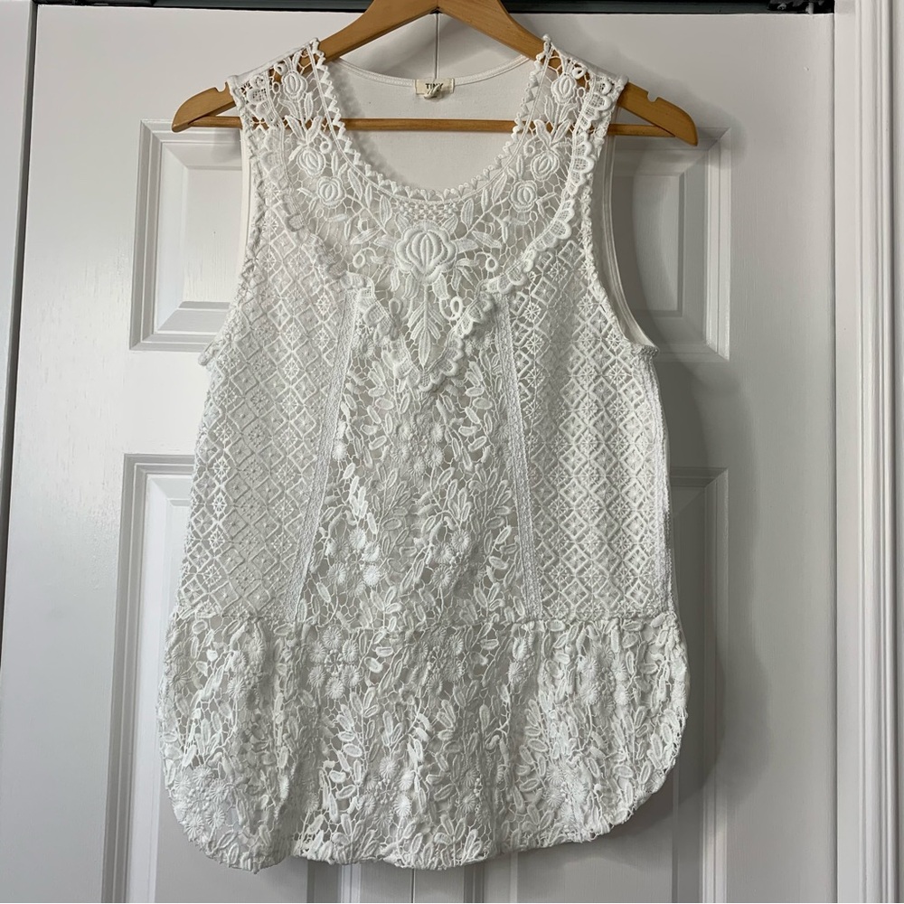 Tiny. Anthropologie White Crochet/ Lace Sleeveless Shell  Tank Top Size US S